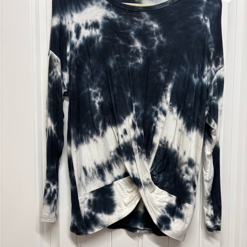 Gaze Black and White Tie-Dye Twist Sweatshirt